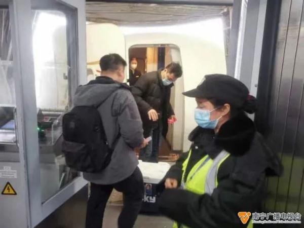 航班延误39分钟起飞，等来生命的接力