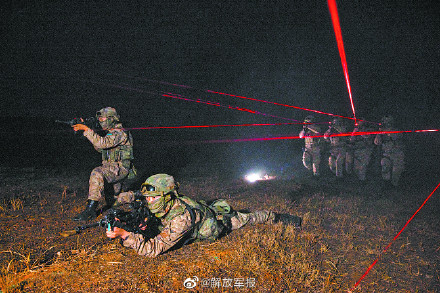 高燃酷图！直击空降兵某旅侦察分队实战化演练