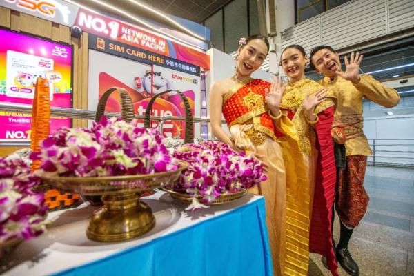 多条国际航班票价降至千元内!外国友人迫不及待迎接中国游客 多条国际航班票价降至千元内!外国友人迫不及待迎接中国游客