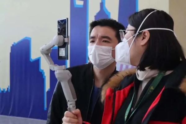 太激动！有人兴奋得一晚没睡好，有人带了十几套衣服去拍照……