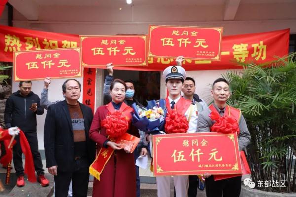 这个海军少校把一二三等功集齐了！