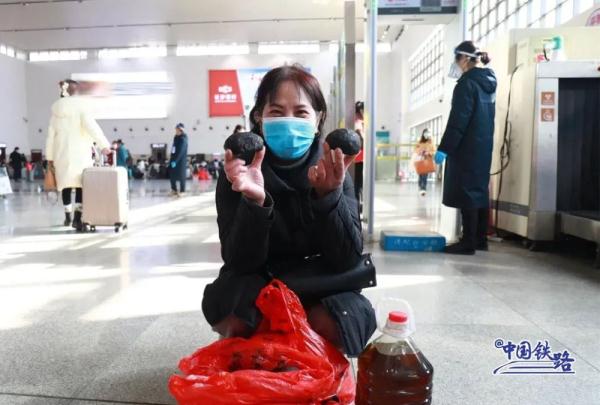 过节长胖的原因,在火车站找到了! 过节长胖的原因,在火车站找到了!