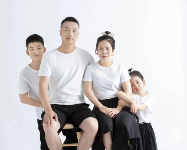 “爸爸在做一件有意义的事！”这名救援队员的装备包里多了一张……