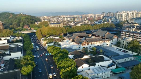 黄牛倒票、还有抢票软件？德寿宫回应“抢票难”