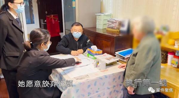 媳妇“咬死”亡夫千万豪宅,老人只能卖"老破小"养老房为儿还债 媳妇“咬死”亡夫千万豪宅,老人只能卖"老破小"养老房为儿还债