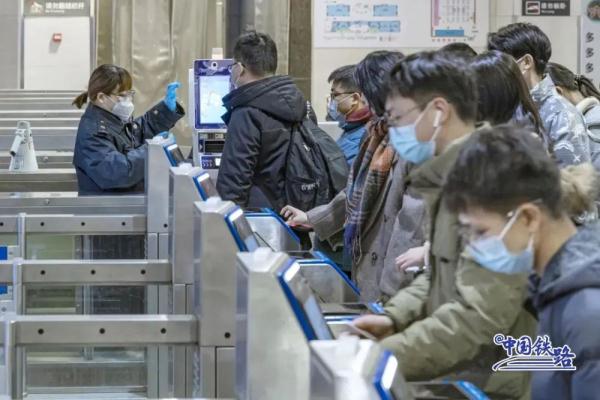 过节长胖的原因,在火车站找到了! 过节长胖的原因,在火车站找到了!