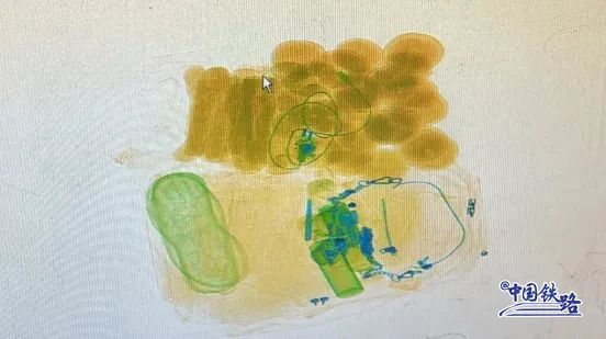 过节长胖的原因,在火车站找到了! 过节长胖的原因,在火车站找到了!