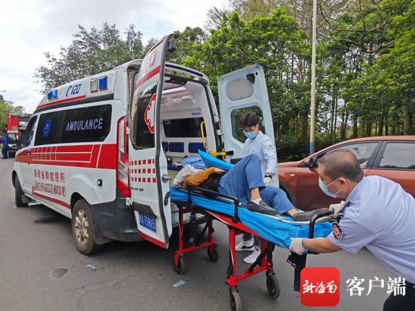 致4伤!事发海口,小轿车逆行与越野车相撞,现场画面令人揪心 致4伤!事发海口,小轿车逆行与越野车相撞,现场画面令人揪心