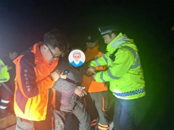 八旬老人出门走亲戚，深夜未归……家属急得报了警