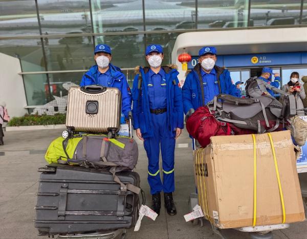 海南蓝天救援队员整装待发