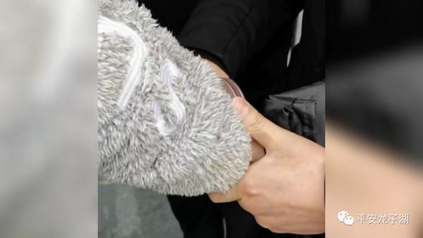 刚出监狱大门,他又被警方抓走!网友:无缝衔接 刚出监狱大门,他又被警方抓走!网友:无缝衔接