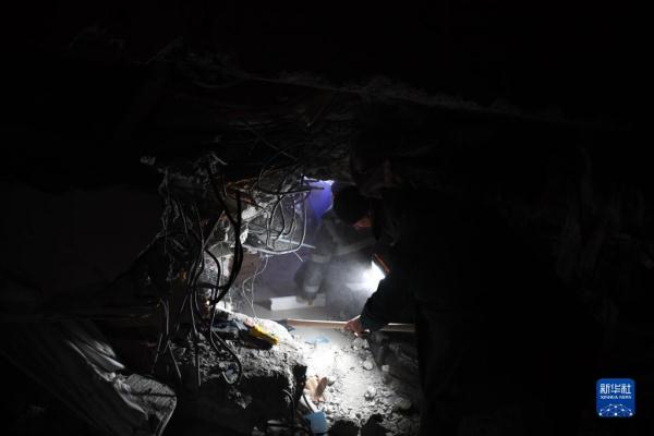 土耳其卡赫拉曼马拉什省：救援工作紧张进行