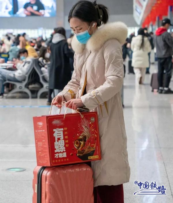 过节长胖的原因,在火车站找到了! 过节长胖的原因,在火车站找到了!