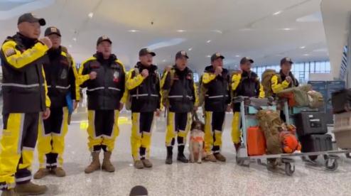 中国救援队包机抵达土耳其 另有多支中国力量赶赴灾区