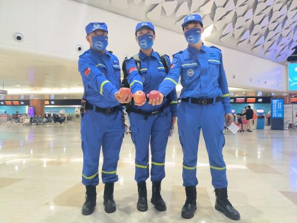 海南蓝天救援队员整装待发