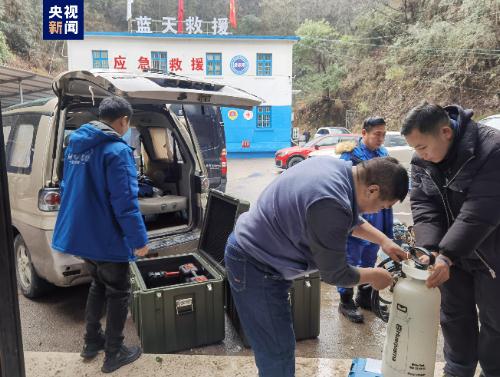 中国救援队包机抵达土耳其 另有多支中国力量赶赴灾区