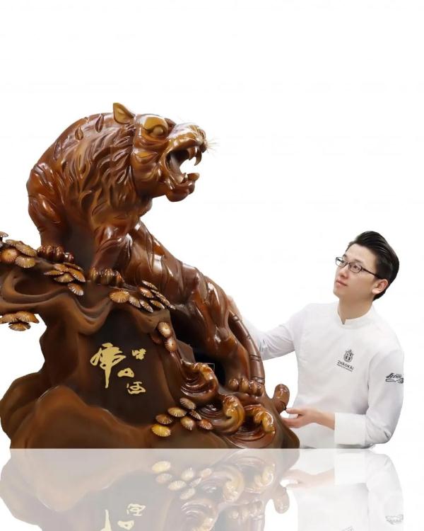 用巧克力做雕塑拿到世界冠军，他的作品被点击千万！