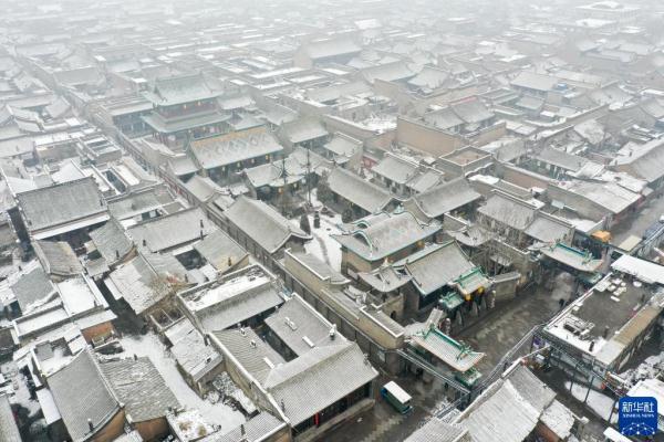 山西平遥古城迎春雪