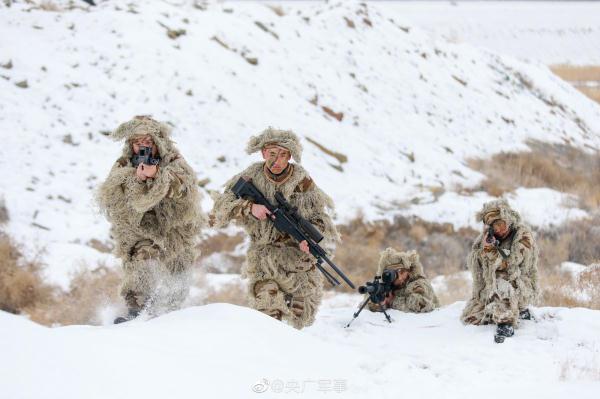 尖刀出鞘!侦察兵天山脚下实训掠影 尖刀出鞘!侦察兵天山脚下实训掠影