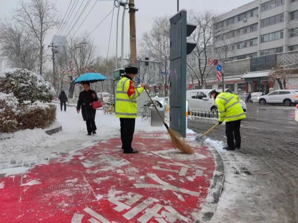 白雪不嫌春色晚，山西下雪啦！