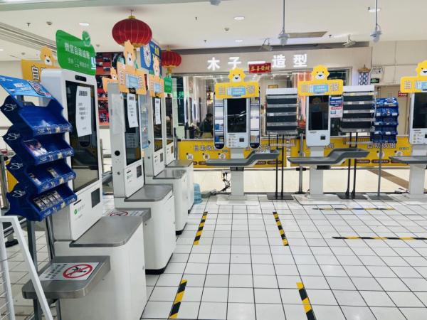 知名超市被曝购物卡使用受限、缺货！记者最新探访