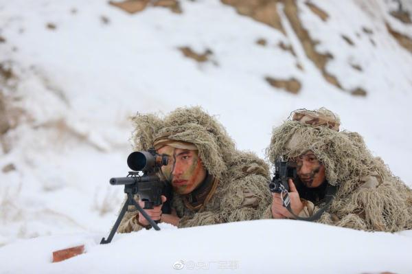 尖刀出鞘!侦察兵天山脚下实训掠影 尖刀出鞘!侦察兵天山脚下实训掠影