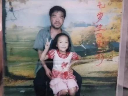 女生晒已故父亲照片，留言的IP地址遍布全国......
