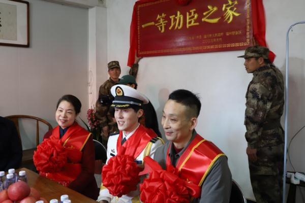 真不简单！这个海军少校年纪轻轻，成为一等功臣