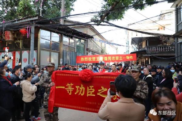 了不起！这位海军少校年纪轻轻，集齐了一二三等功