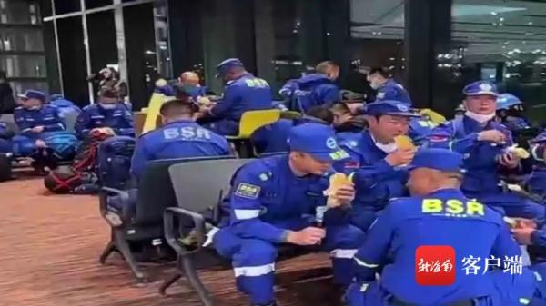 抵达土耳其！海南蓝天救援队获当地民众中文加油致敬