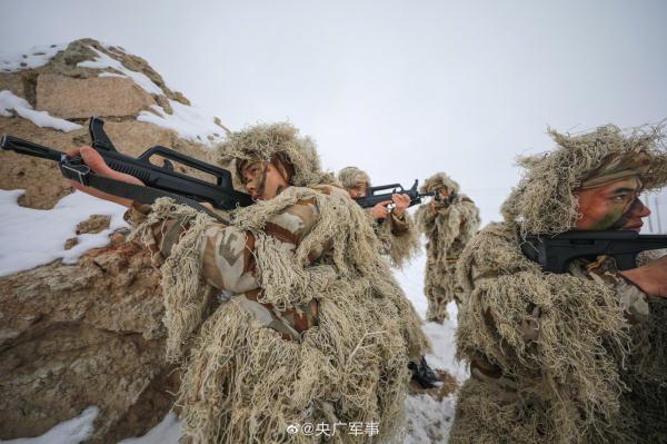 尖刀出鞘!侦察兵天山脚下实训掠影 尖刀出鞘!侦察兵天山脚下实训掠影