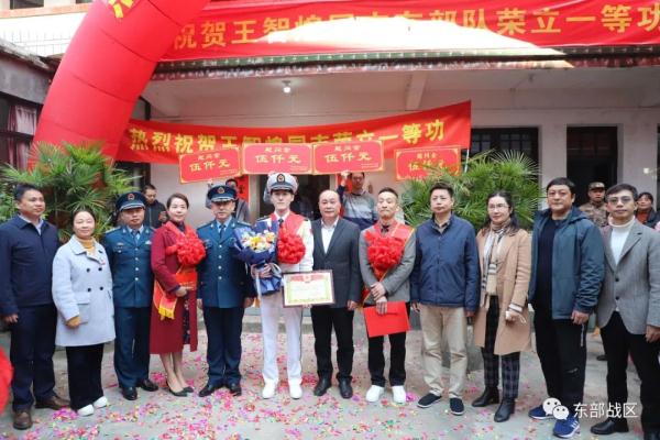 了不起！这位海军少校年纪轻轻，集齐了一二三等功