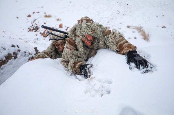 尖刀出鞘!侦察兵天山脚下实训掠影 尖刀出鞘!侦察兵天山脚下实训掠影