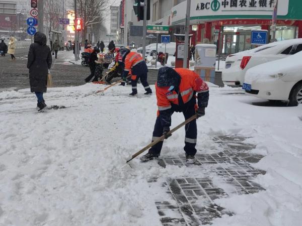 白雪不嫌春色晚，山西下雪啦！