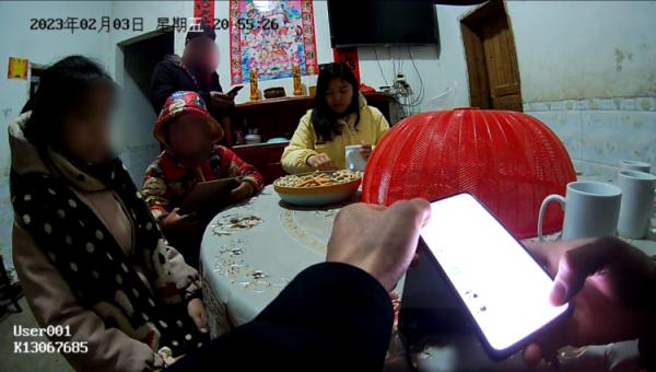 小女孩寒夜迷路,幸好有他们…… 小女孩寒夜迷路,幸好有他们……