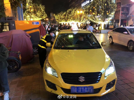 民宿外有人“热情”揽客? 一查竟是“黑车”司机 民宿外有人“热情”揽客? 一查竟是“黑车”司机