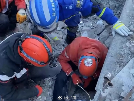 直击土耳其地震灾区救援现场:中国社会救援力量救出多名幸存者 直击土耳其地震灾区救援现场:中国社会救援力量救出多名幸存者