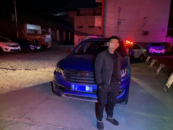 真醉了!贵州男子醉驾被查,驾车逃进派出所…… 真醉了!贵州男子醉驾被查,驾车逃进派出所……