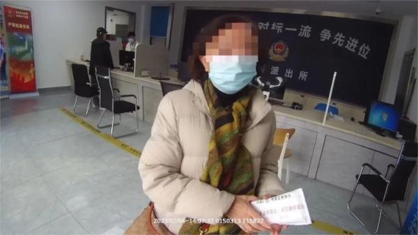 垃圾清运员捡10000元现金，还钱但提了个要求！网友：格局打开