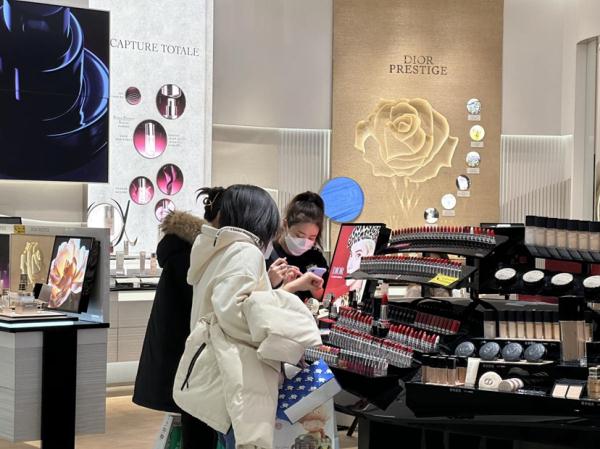 情人节前化妆品热销 情人节前化妆品热销