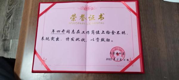 垃圾清运员捡10000元现金，还钱但提了个要求！网友：格局打开