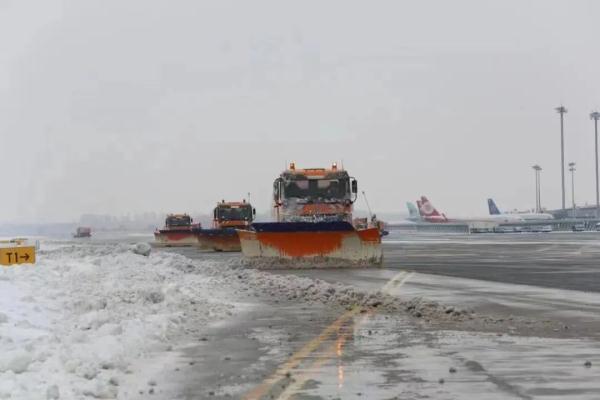 哈尔滨机场铁路积极应对雨雪天气 确保旅客出行