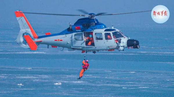 组图丨迅疾升空，“冰海救援”正在上演！
