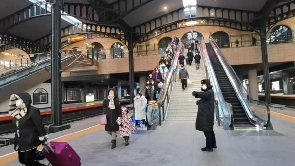 哈尔滨机场铁路积极应对雨雪天气 确保旅客出行
