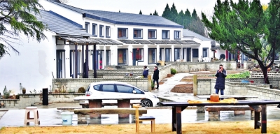 四人租下闲置乡居改建民宿生意红火