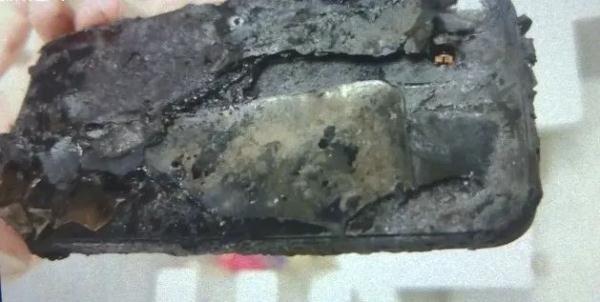 一个坏习惯，大火烧毁整个房间！