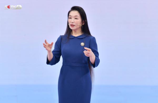 出唱片、开演唱会、获得医学和理学双博士学位……小说都不敢这么写！