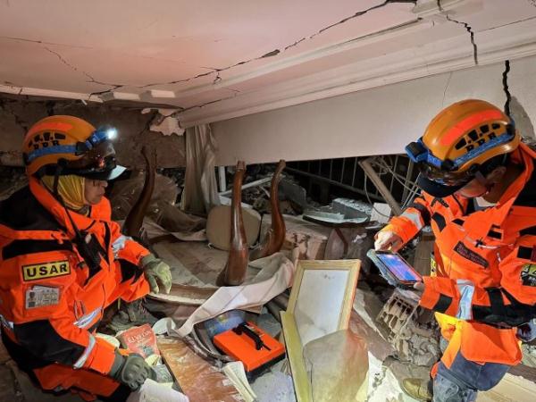 中国搜救犬寻获一名幸存者！土方救援队负责人致谢公羊救援队