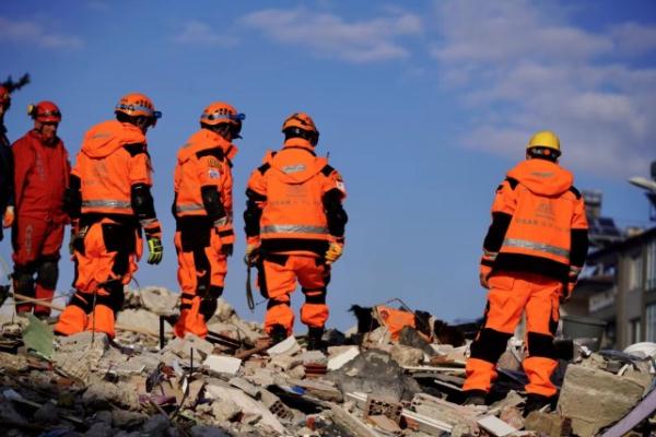 中国搜救犬寻获一名幸存者！土方救援队负责人致谢公羊救援队