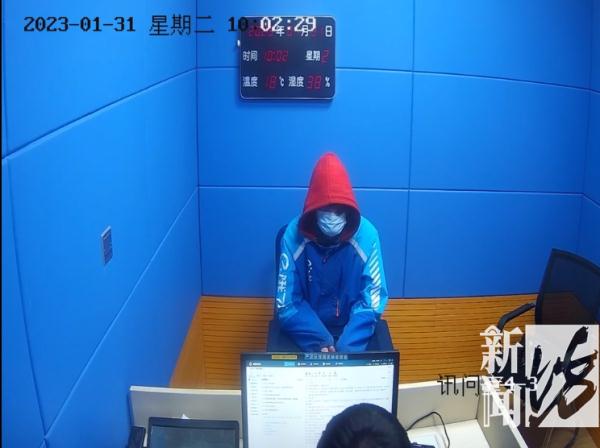 沪一餐馆深夜闯入蒙面男子，女店长正在角落…监控拍下了这一幕